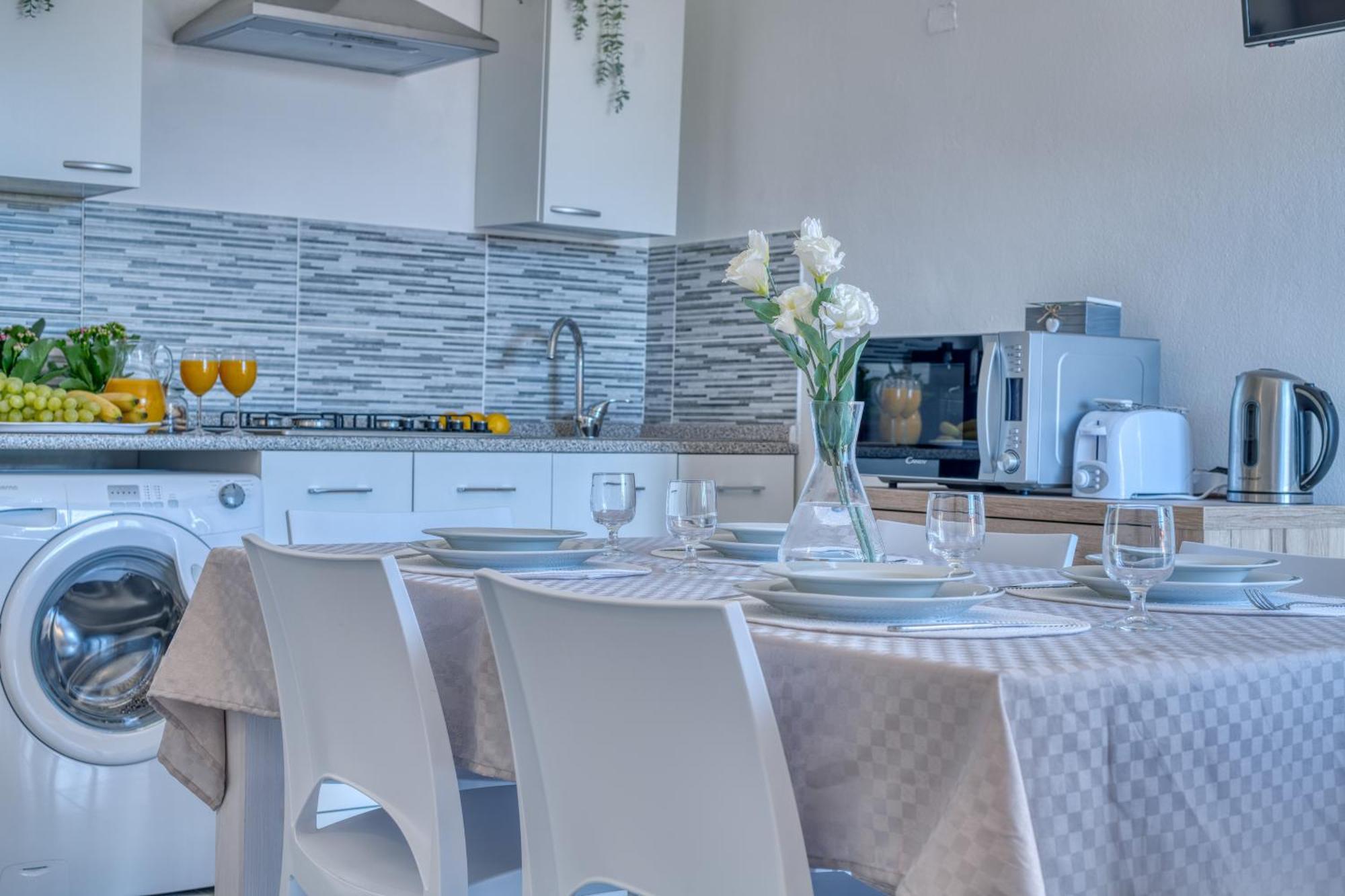 Izzhome Cozy Sunflowers Пула Екстериор снимка